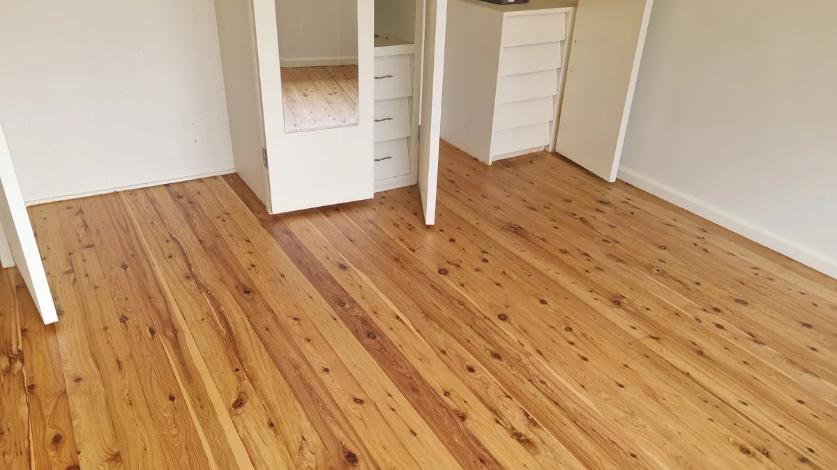 Dustless floor sanding